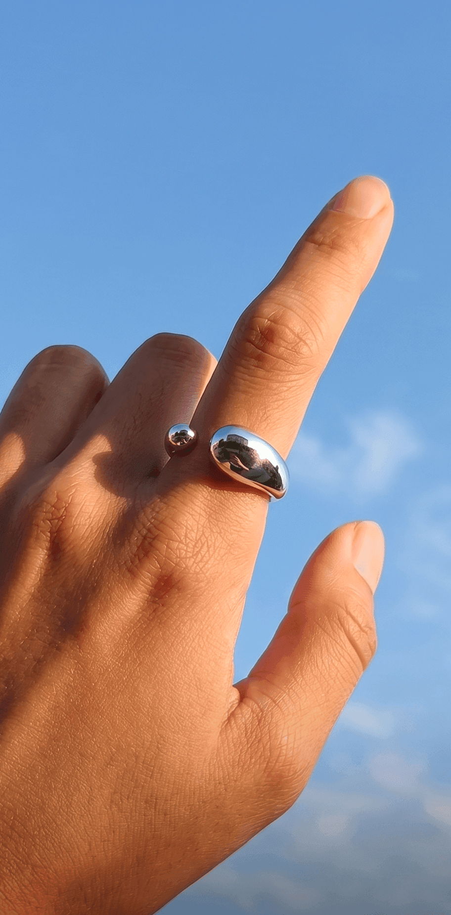 Hand wearing the Catellect ring
