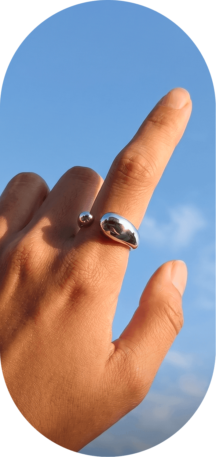 Hand wearing the Catellect ring